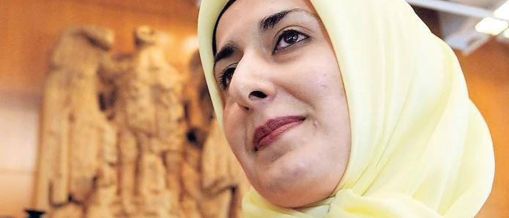 Bedecktes Haar. Die muslimische Lehrerin Fereshta Ludin wollte nicht auf ihr Kopftuch verzichten - und ging deshalb auf eine Privatschule.