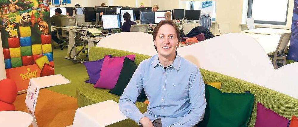 Helle Räume, bunte Möbel. 30 Mitarbeiter hat Büroleiter Gabriel Hacker derzeit in Berlin. Wenn aus deren Ideen marktfähige Produkte werden, wird aufgestockt.