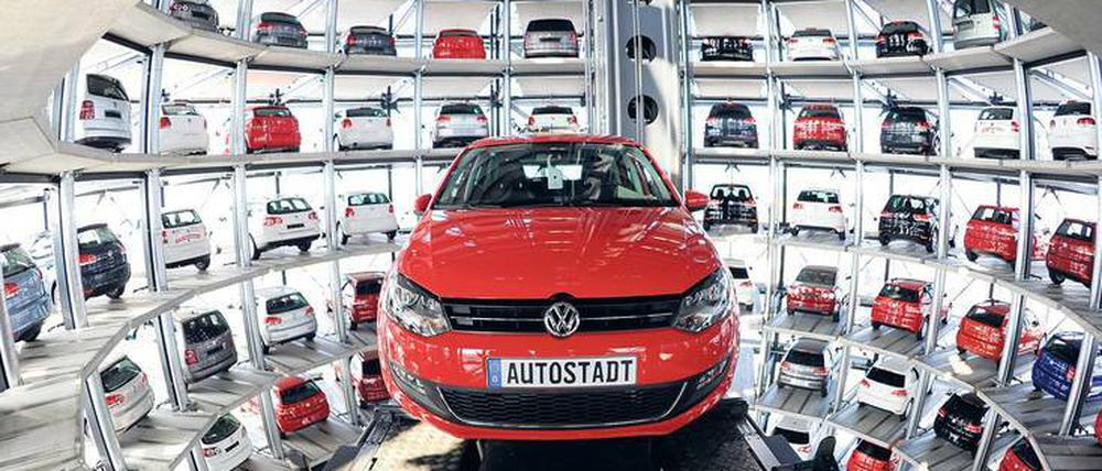 Neues Auto. Händler wie VW hoffen auf ein gutes Neuwagengeschäft. 