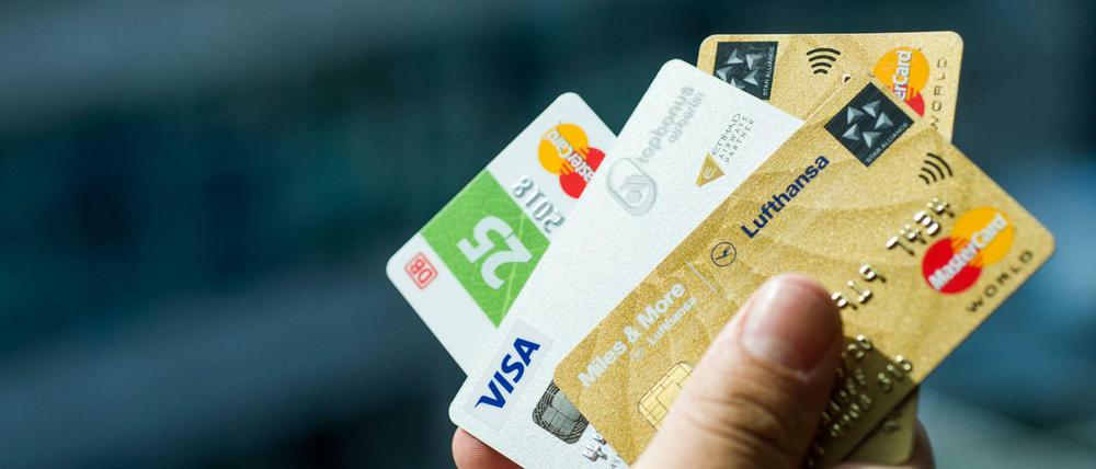 Vorsicht bei Kundenkreditkarten: Nicht alle lohnen sich.