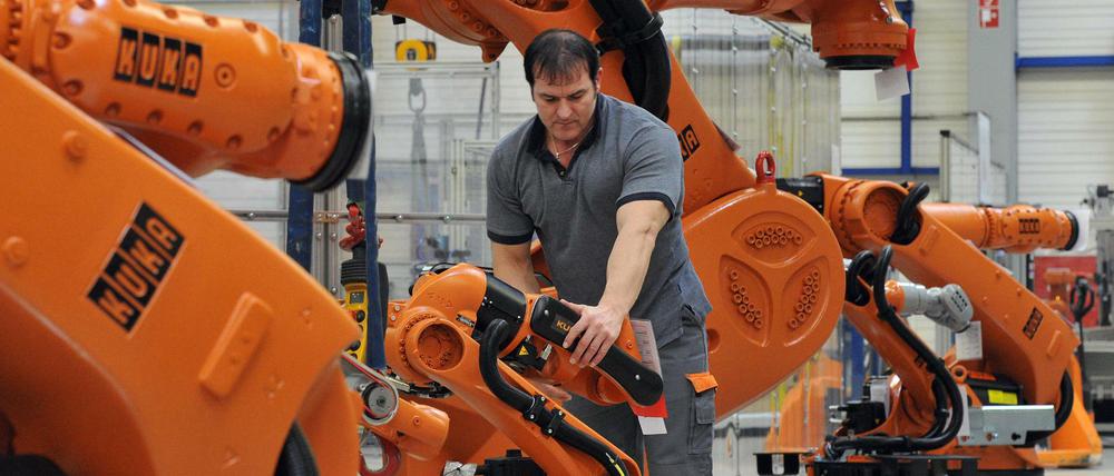 Der Augsburger Roboterbauer Kuka beschäftigt weltweit mehr als 12.000 Mitarbeiter.