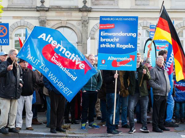 Die AfD beschwört das Ende der Europäischen Union. Adenauer sagt: "Es ist nicht nur falsch, sondern auch gefährlich, wenn unrealistische Politiker heute fordern, dass die europäischen Zusammenschlüsse zurückgestellt oder gar aufgegeben werden."