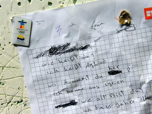 Zettel an der Pinnwand im JETpak Hostel: "Ich bin 16 Jahre alt".