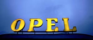 Wieder einmal ziehen dunkle Wolken über dem Bochumer Opel-Werk auf: Droht die Schließung? 