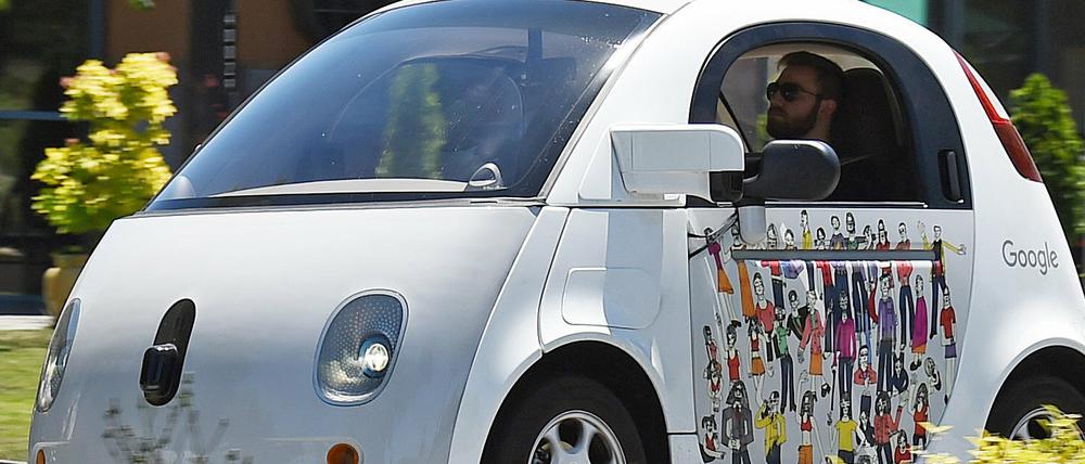 Auch Google testet Roboterautos - doch ist der Fahrer wirklich überflüssig? 