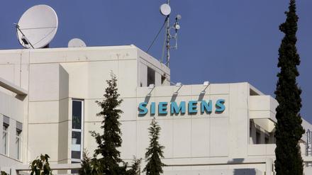 Die Zentrale von Siemens Griechenland (Archivbild von 2012). Mehrere Ex-Siemens-Manager müssen sich ab Freitag vor einem Athener Gericht zu Korruptions-Vorwürfen verhalten.