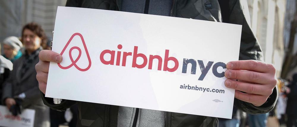 Unterstützer der umstrittenen Online-Plattform Airbnb in New York. 