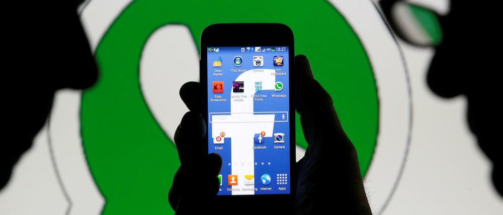 Blau schluckt Grün: Im Jahr 2014 übernahm Facebook den Messenger-Dienst WhatsApp.