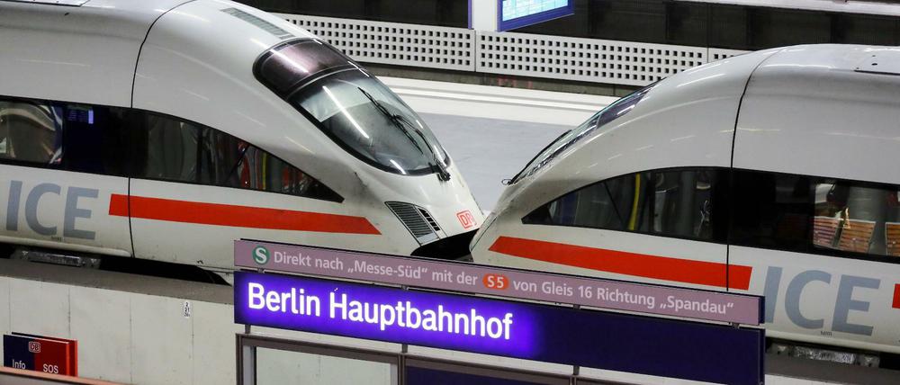 Angekommen - fragt sich nur wann: der Sprint-ICE im Berliner Hauptbahnhof.