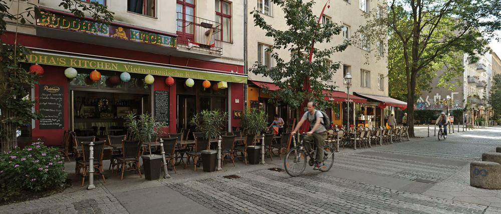 Restaurants und Bars in der Falckensteinstraße. Der Wrangelkiez in Kreuzberg ist ein beliebter Wohnquartier. 