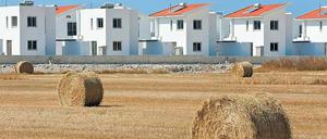 Von der Krise überrollt. Ein Bauboom führte auf Zypern zu einem Überangebot, die Preise fielen zum Teil um 20 Prozent. Doch der Markt ist für Ausländer nur schwer zu durchschauen.