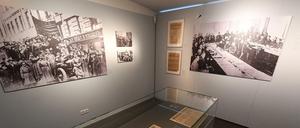 Eine Ausstellung mit Dokumenten und historischen Fotos erinnert im Kieler Schifffahrtsmuseum an den Kieler Matrosenaufstand von 1918.