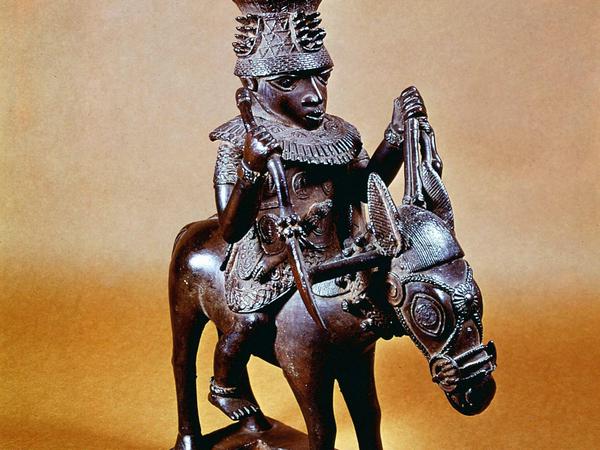 Benin-Bronze eines Pferdes mit Reiter aus dem Britisch Museum.