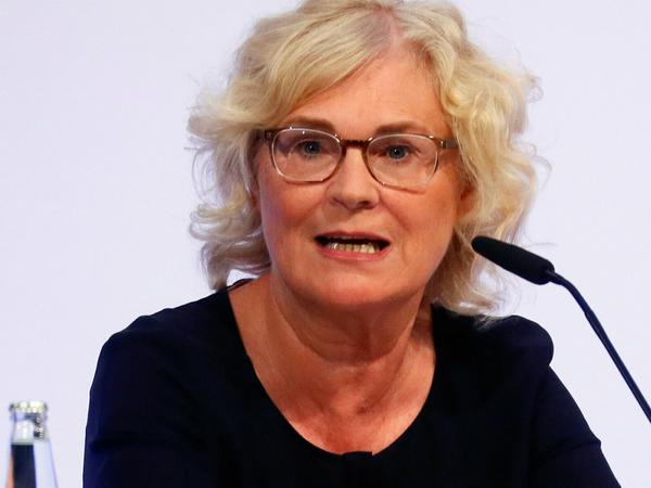 Bundesjustizministerin Christine Lambrecht wurde nach Verwendung des generischen Femininums in einem Referentenentwurf "Genderwahnsinn" vorgeworfen.