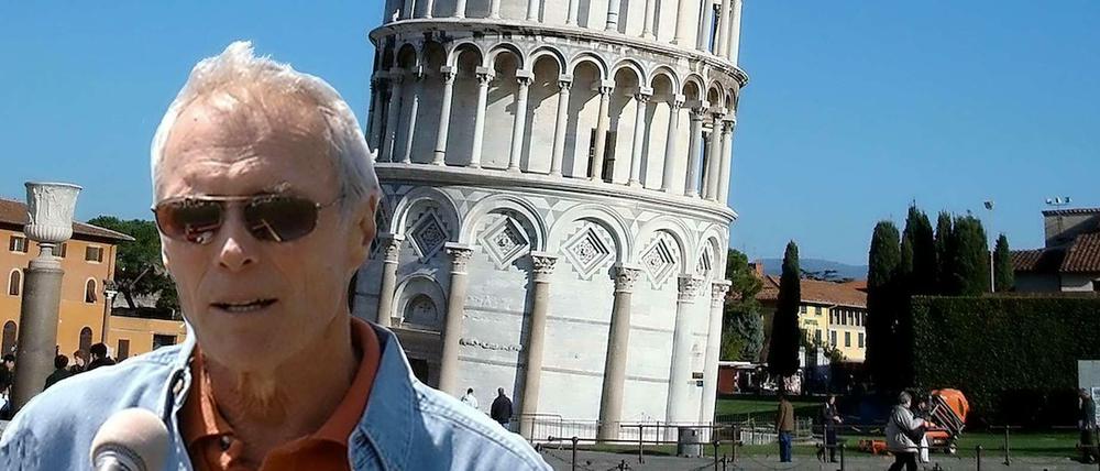 Der Schauspieler Clint Eastwood vor dem schiefen Turm von Pisa.