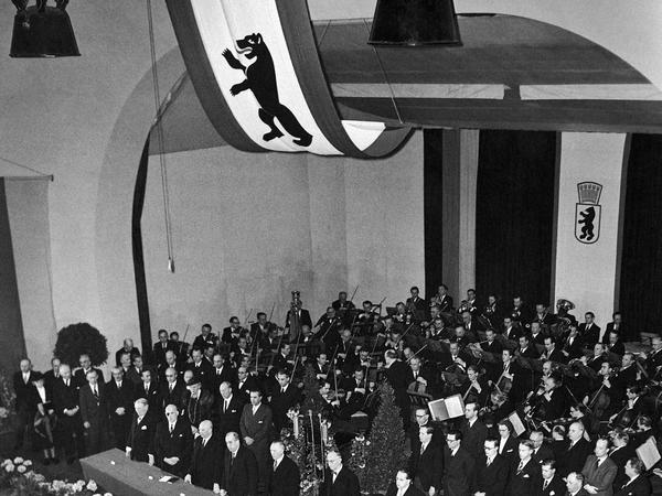 Konrad Adenauer ließ am 18. April 1950 im Titania-Palast die dritte Strophe des Deutschlandliedes singen.