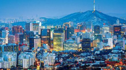 Glänzende Aussichten. Die Republik Korea spielt mittlerweile eine Schlüsselrolle in Ostasien. Vor allem die mondäne Hauptstadt Seoul strahlt mit ihrer Infrastruktur auf die Region aus. 