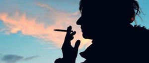 Fataler Trend. Da mehr Frauen als früher rauchen, nimmt bei ihnen die Zahl von Lungenkrebserkrankungen sogar noch zu. 