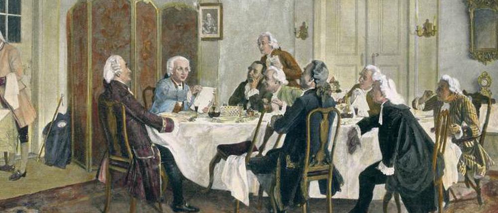 Ein altes Gemälde zeigt eine Gruppe von Männern, die um einen Tisch herum sitzt. Einer liest von einem Blatt Papier ab und spricht zu den anderen.