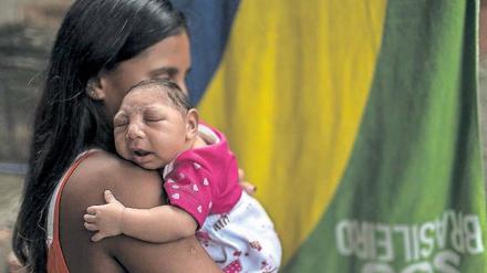 Rätselhaft. Erst in Südamerika ist aufgefallen, dass eine Zika-Infektion der Mutter ungeborene Kinder schädigen kann. Forscher fahnden nun fieberhaft nach den Gründen.