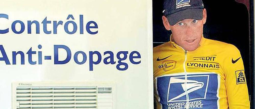 Erwischt. Auch der US-Radsportstar Lance Armstrong dopte mit Epo. Das Foto zeigt ihn 2002 nach einer Doping-Kontrolle.