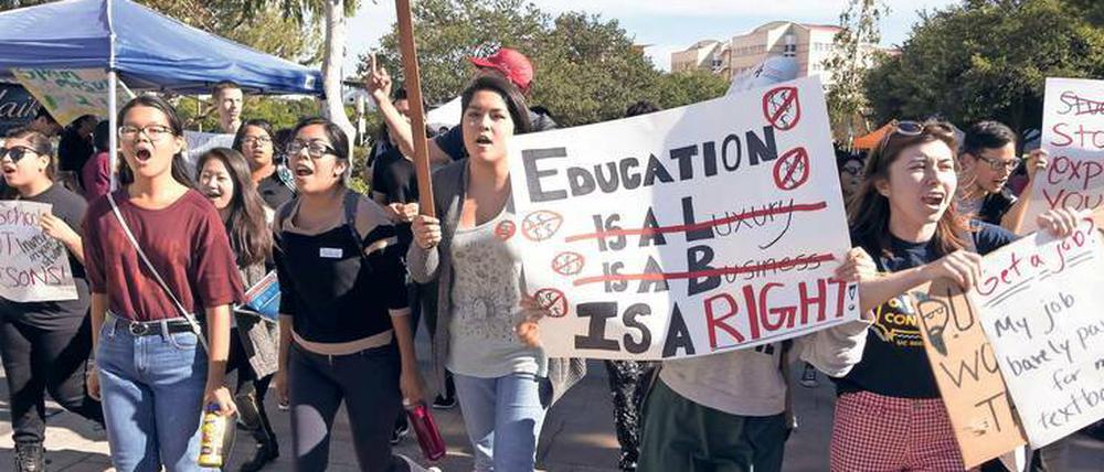 „Recht auf Bildung“. US-Proteste gegen hohe Studiengebühren: Eine Privatuni nimmt im Schnitt 33 500 Dollar im Jahr.