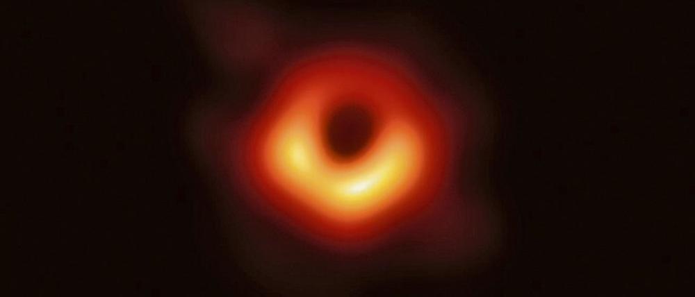 2019 gelang es mehr als 200 Forschern erstmals, das "Drumherum" eines Schwarzen Lochs abzubilden. 