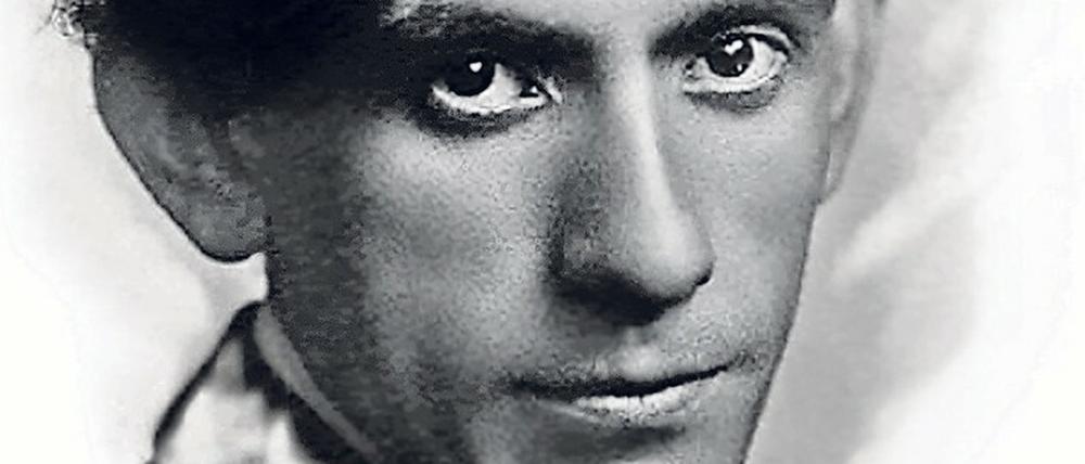 Ein Porträtbild von Moische Kulbak in schwarz-weiß.