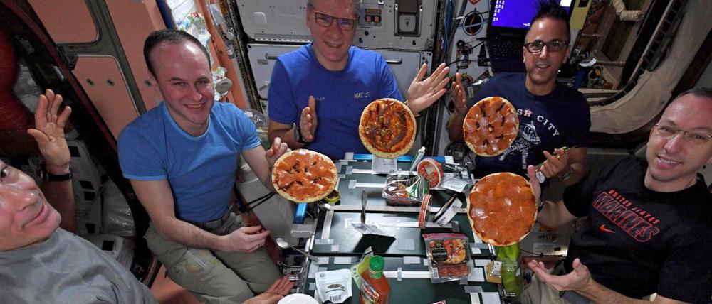 Pizza-Party auf der Raumstation ISS