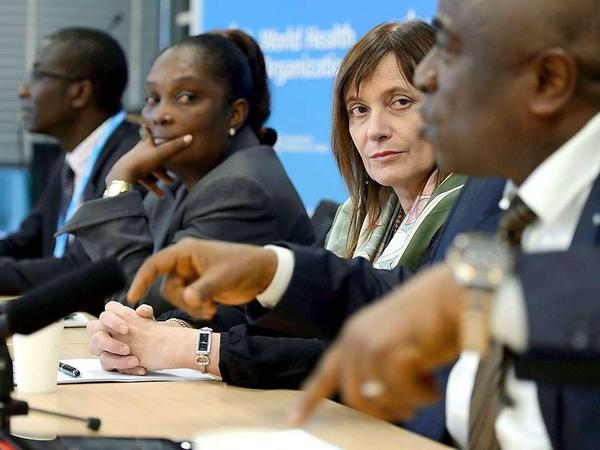 Pläne für die Zukunft. Der Gesundheitsminister Sierra Leones Abu Bakarr Fofanah, die oberste Gesundheitshüterin Liberias Bernice Dahn, die stellvertretende WHO-Generaldirektorin Marie-Paule Kieny und Guineas Gesundheitsminister Remy Lamah (von links nach rechts) vor der Presse in Genf.