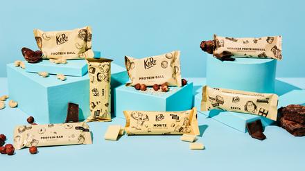 Koro ist mit Nüssen in Großpackungen bekannt geworden. Jetzt stellt das Unternehmen auch eigene Produkte wie Proteinriegel oder Energyballs her.