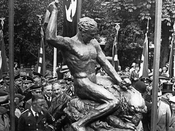 Einweihung des Fritsch-Denkmals am 7. September 1935 am Mexikoplatz in Zehlendorf.