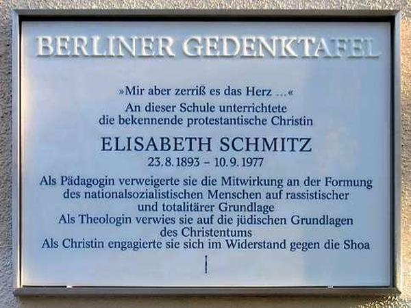 Im Jahr 2011 wurde an der Beethoven-Schule eine Gedenktafel für Elisabeth Schmitz angebracht