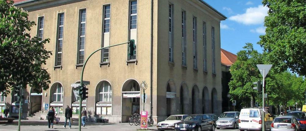 Das Rathaus in Zehlendorf-Mitte, Sitz der Bezirksverordnetenversammlung 