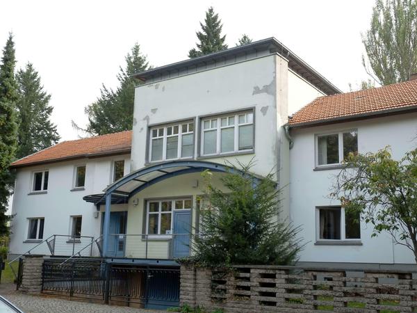 Die frühere Residenz des Ständigen Vertreters der Bundesrepublik in der DDR in der Kuckhoffstraße ist heute eine Studenten-Bibliothek.