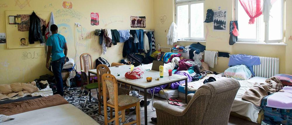 Unterkunft ohne Komfort: Die Flüchtlinge in der besetzten Gerhart-Hauptmann-Schule klagen über menschenunwürdige Zustände.