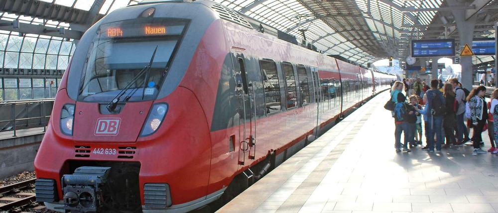 Das bisherige Angebot nach Nauen mit der Regionalbahn gilt als unzureichend.