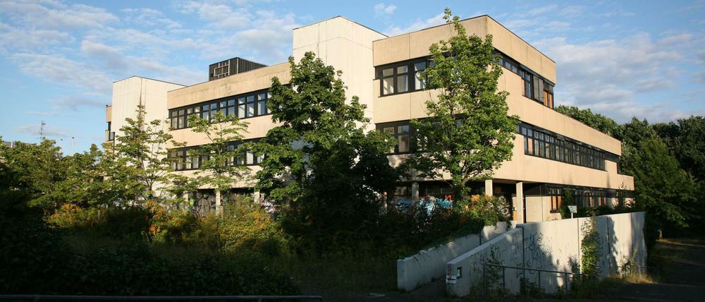 Kurz vor dem Abriss: Die DED-Zentrale in Kladow, fotografiert 2008, entdeckt im Tagesspiegel-Fotoarchiv.