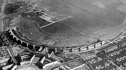 Luftaufnahme des Flughafens Tempelhof von 1945.