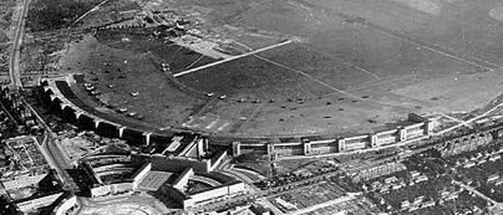 Luftaufnahme des Flughafens Tempelhof von 1945.
