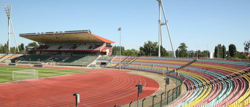 Das Stadion im Jahn-Sportpark lag früher direkt an der Mauer, heute liegt es an der Schnittstelle zwischen Prenzlauer Berg und Wedding.
