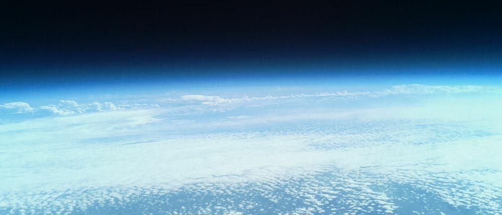 Oben Weltall, unten Pankow. Der erste Ballon des Stratosphären-Projekt am Robert-Havemann-Gymnasium startete im Juni 2019. Dabei nahm er dieses Foto auf.