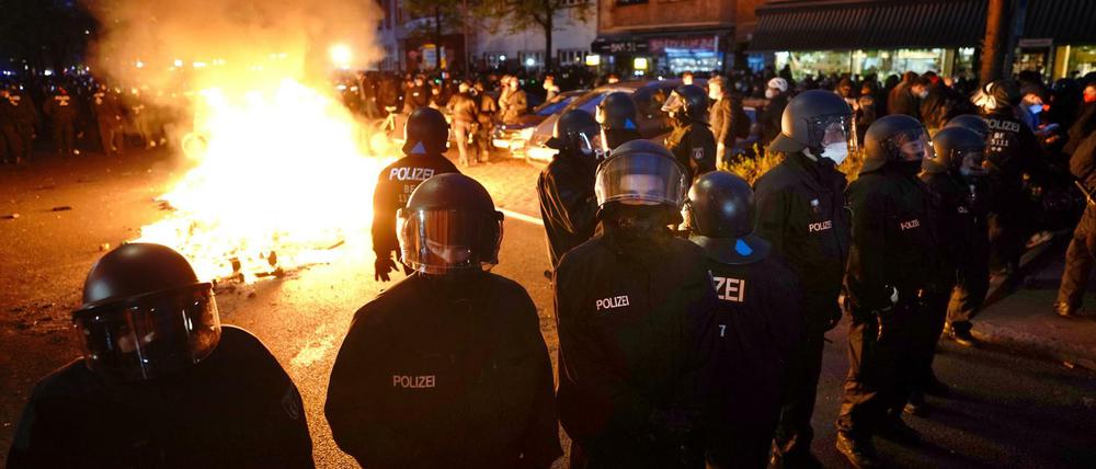 Die letztjährige Demonstration linker Gruppen am 1. Mai in Berlin. Es kam zum ersten Mal seit Jahren wieder zu heftigeren Auseinandersetzungen.