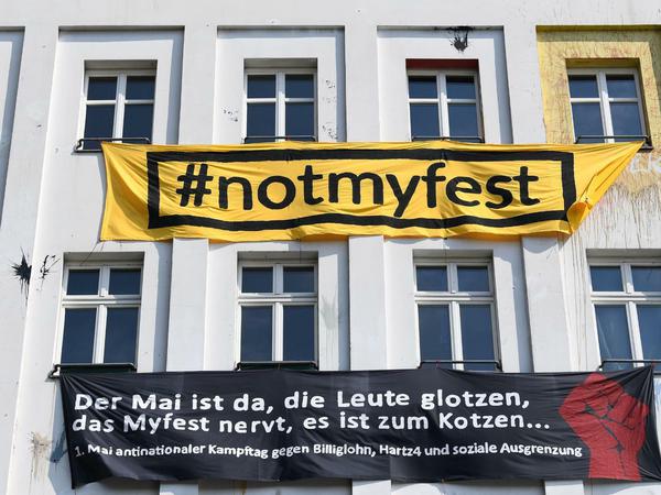 Rückblick ins Jahr 2017: Ein Transparent an einer Hauswand in Kreuzberg protestiert gegen das "Myfest".