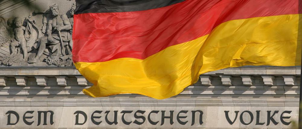 55 Prozent der Deutschen sprechen sich für einen kompletten Umzug von Bonn nach Berlin aus.