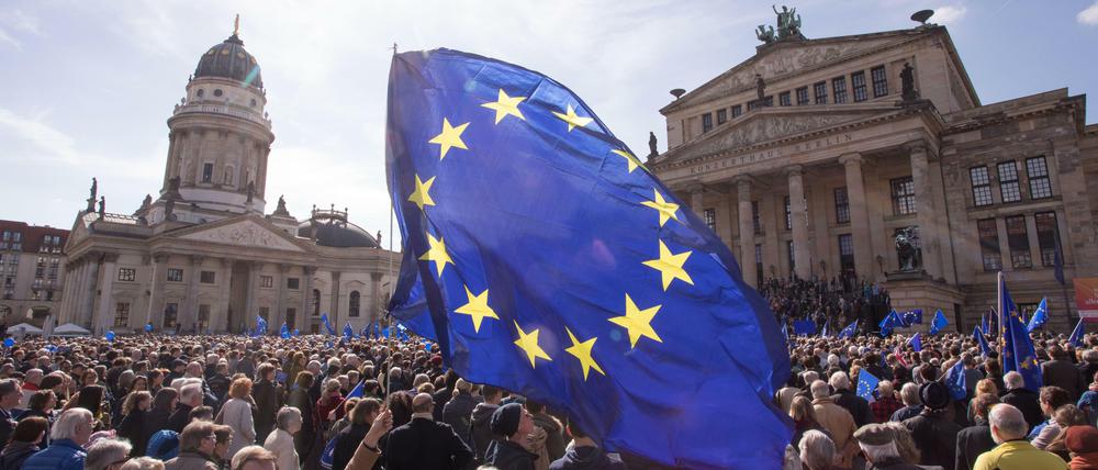 Zu den Pulse-of-Europe-Demonstrationen auf dem Gendarmenmarkt kamen vor zwei Jahren Hunderte Berliner.