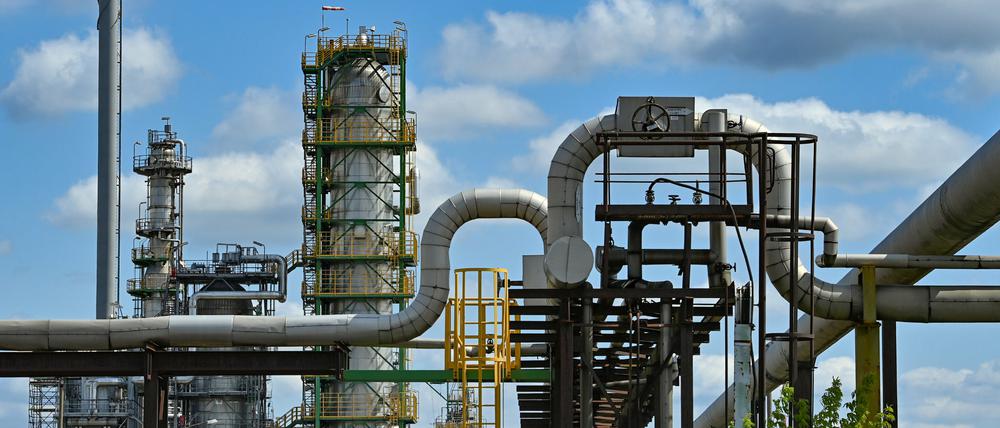 Anlagen zur Rohölverarbeitung auf dem Gelände der PCK-Raffinerie GmbH.