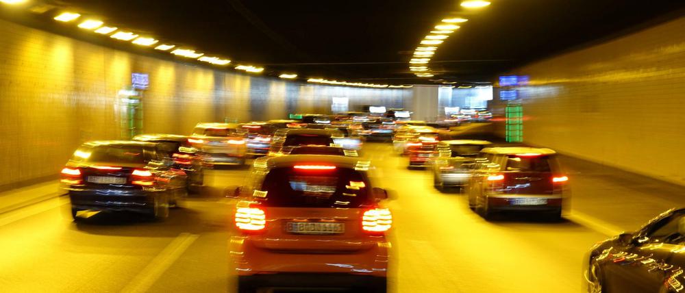 Licht nicht nur am Ende: Eine Szene aus einem Tunnel der Berliner Stadtautobahn A100.