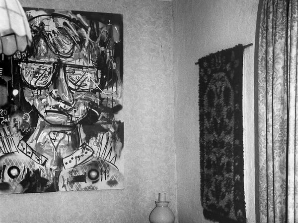 Ein Bild von Marc Jung im Haus seines Großvaters.