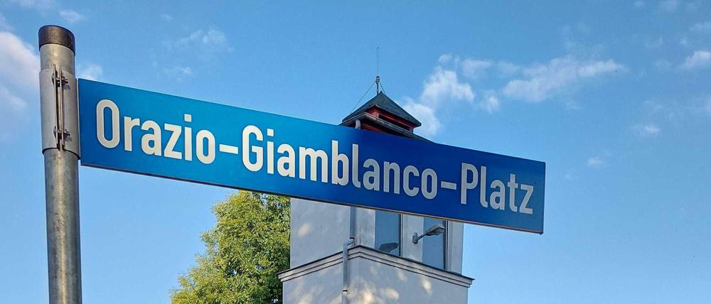 Am Donnerstag wurde das neue Straßenschild mit der Aufschrift "Orazio-Giamblanco-Platz" enthüllt.